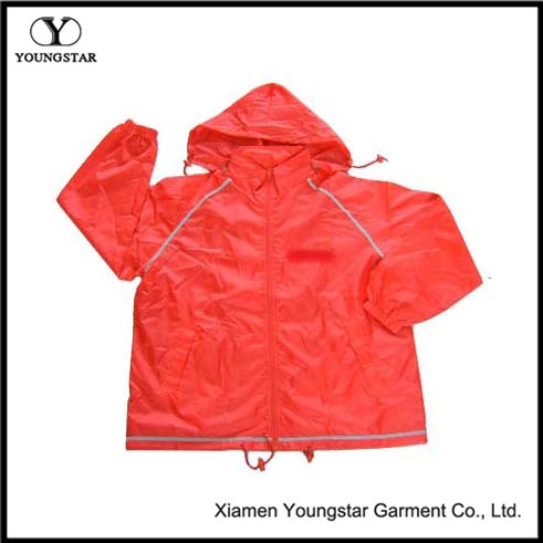 100% Polyester Lightweight Men′s Waterproof Jacket