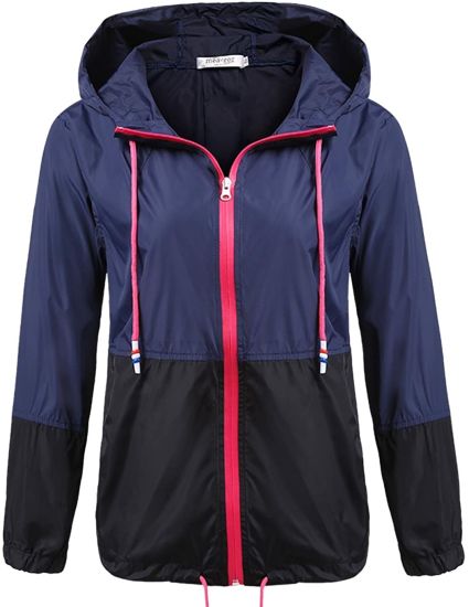 Women′s Lightweight Waterproof Raincoat Hooded Outdoor Activewear Rain Jacket (13 Colors Available)